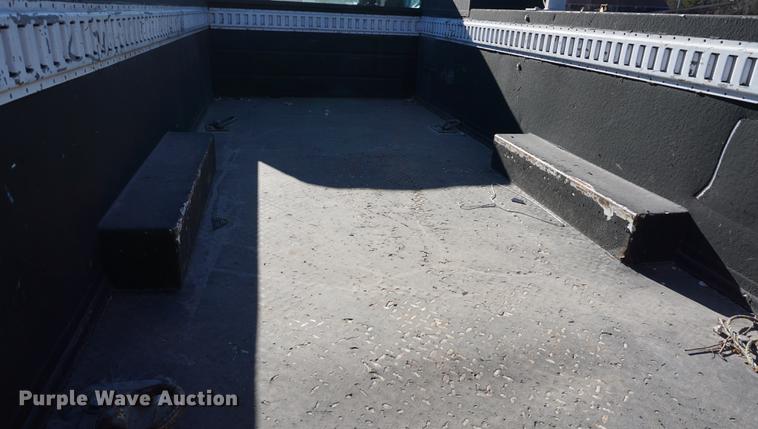 image for item DB0254 2004 Ford F550 utility truck