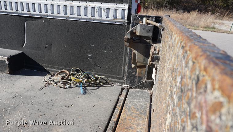 image for item DB0254 2004 Ford F550 utility truck