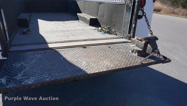 image for item DB0254 2004 Ford F550 utility truck