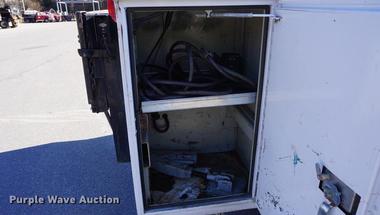 image for item DB0254 2004 Ford F550 utility truck