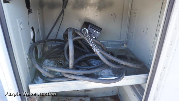 image for item DB0254 2004 Ford F550 utility truck