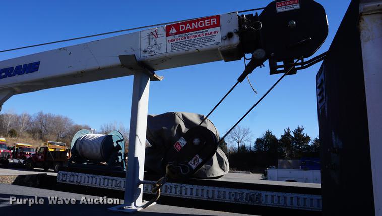 image for item DB0254 2004 Ford F550 utility truck