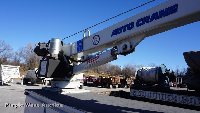 image for item DB0254 2004 Ford F550 utility truck