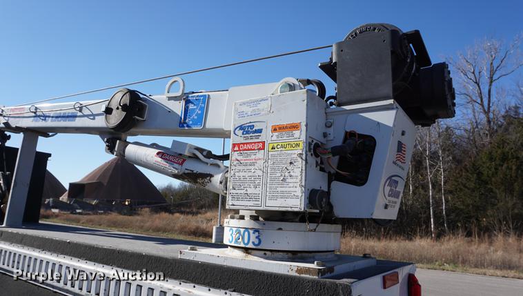 image for item DB0254 2004 Ford F550 utility truck