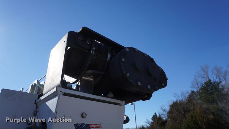 image for item DB0254 2004 Ford F550 utility truck