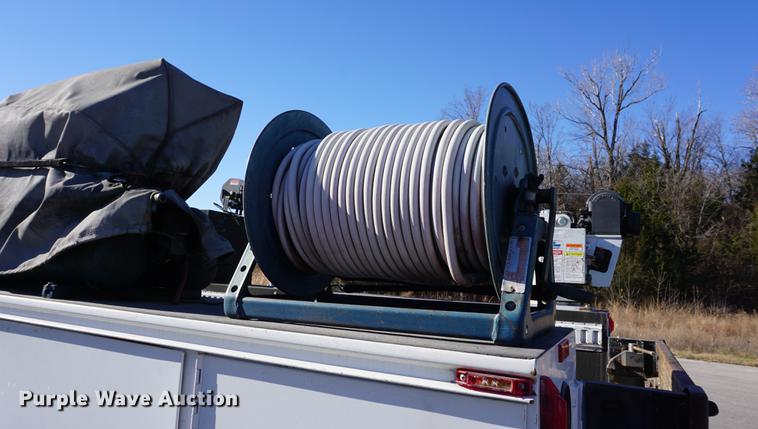 image for item DB0254 2004 Ford F550 utility truck