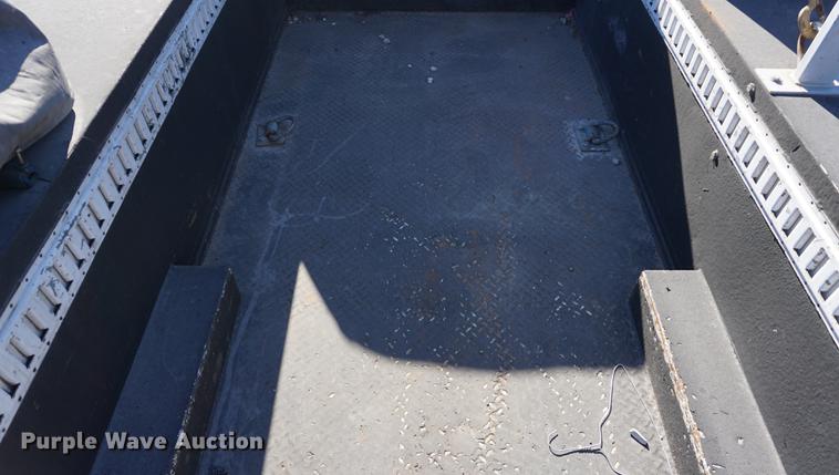 image for item DB0254 2004 Ford F550 utility truck