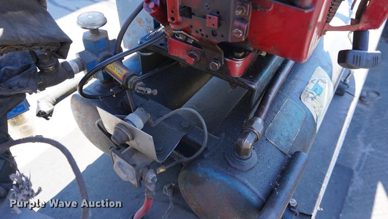 image for item DB0254 2004 Ford F550 utility truck