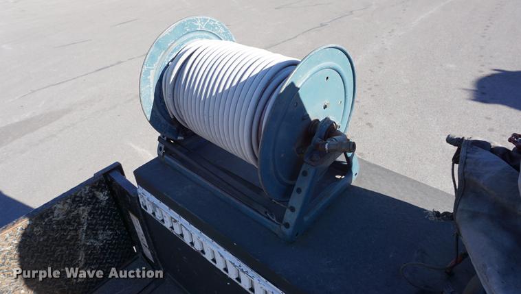 image for item DB0254 2004 Ford F550 utility truck