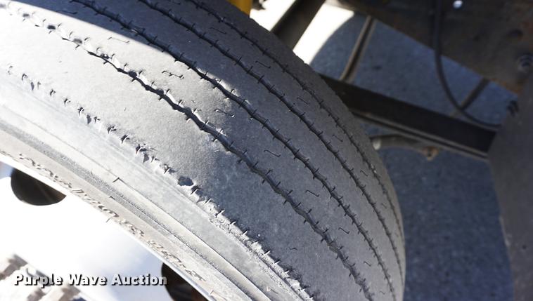 image for item DB0254 2004 Ford F550 utility truck