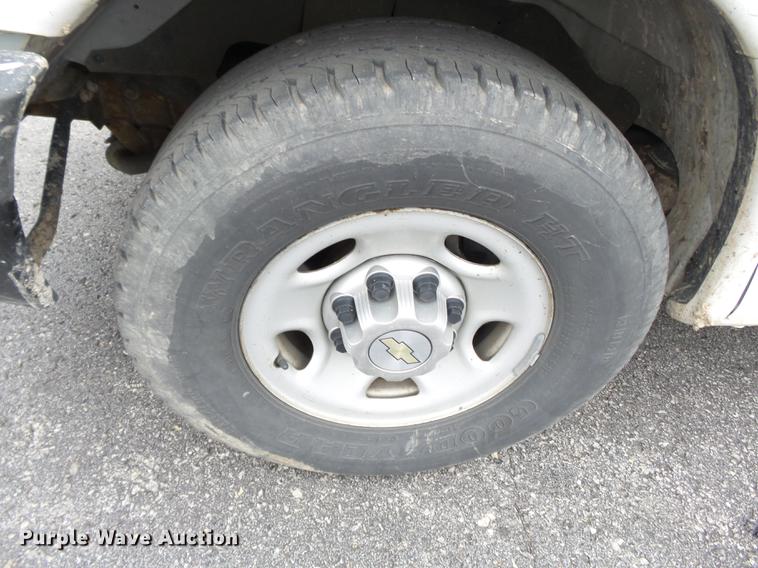 image for item DB7242 2013 Chevrolet Express 3500 Extended van