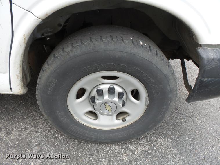 image for item DB7242 2013 Chevrolet Express 3500 Extended van