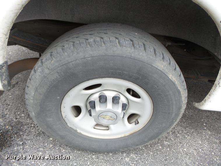 image for item DB7242 2013 Chevrolet Express 3500 Extended van