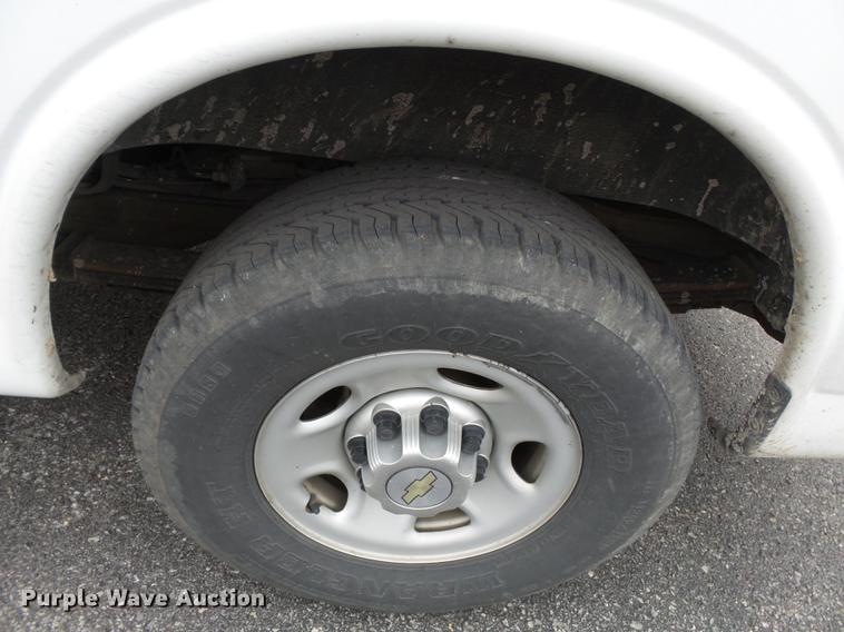 image for item DB7242 2013 Chevrolet Express 3500 Extended van