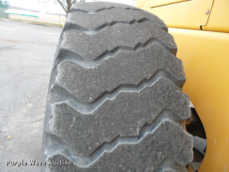 image for item DB7245 1999 Case 621C wheel loader