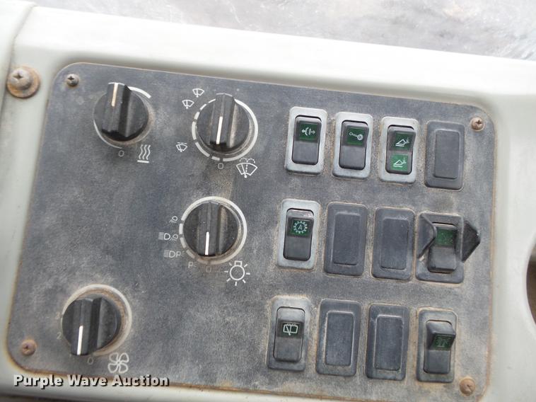 image for item DB7245 1999 Case 621C wheel loader