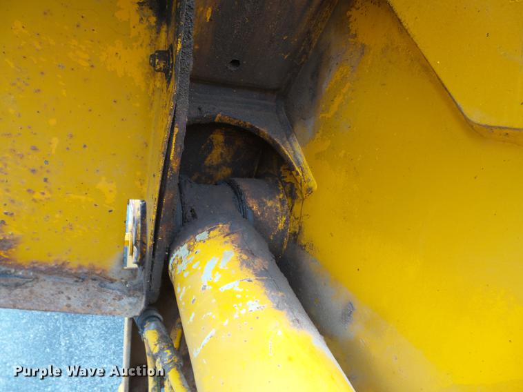 image for item DB7246 1995 Case 621B wheel loader