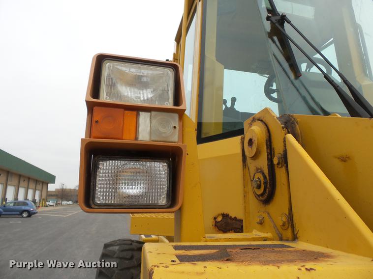 image for item DB7246 1995 Case 621B wheel loader