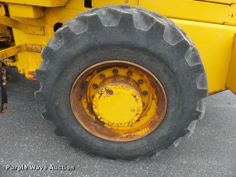 image for item DB7246 1995 Case 621B wheel loader