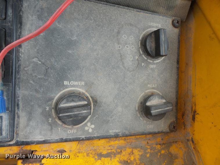 image for item DB7246 1995 Case 621B wheel loader