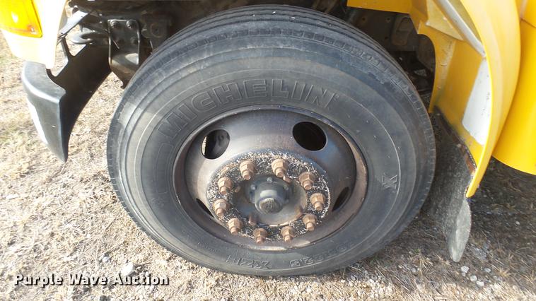 image for item DC1932 2003 International school bus