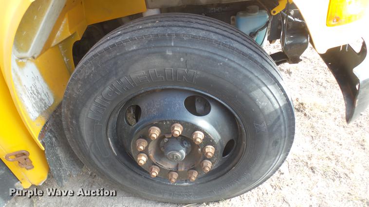 image for item DC1932 2003 International school bus