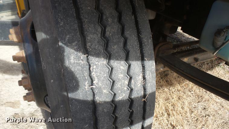 image for item DC1932 2003 International school bus