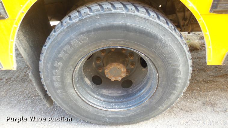 image for item DC1932 2003 International school bus