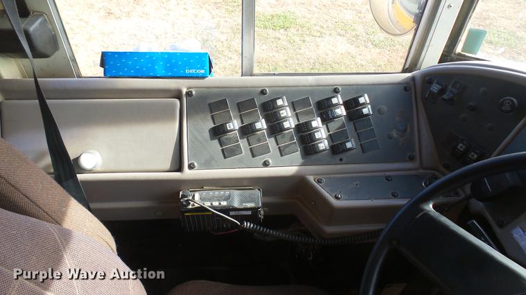 image for item DC1932 2003 International school bus