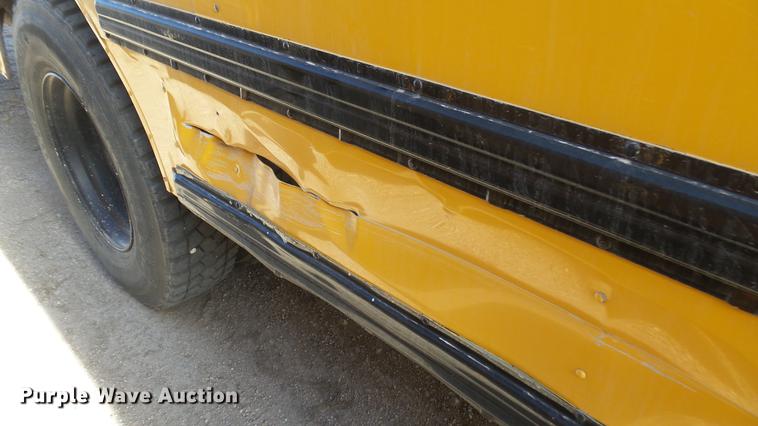 image for item DC1932 2003 International school bus