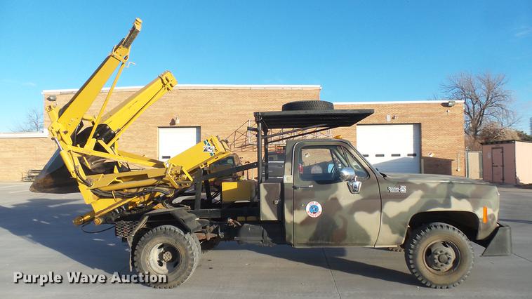 image for item DC1943 1977 Chevrolet 30 pickup truck with tree spade