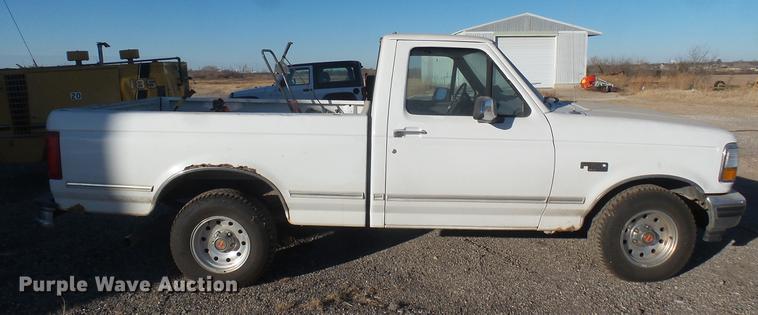 image for item DC1945 1994 Ford F150 pickup truck