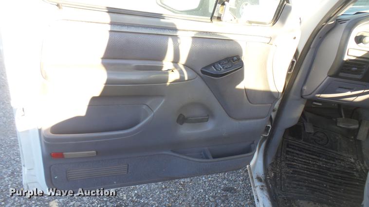 image for item DC1945 1994 Ford F150 pickup truck