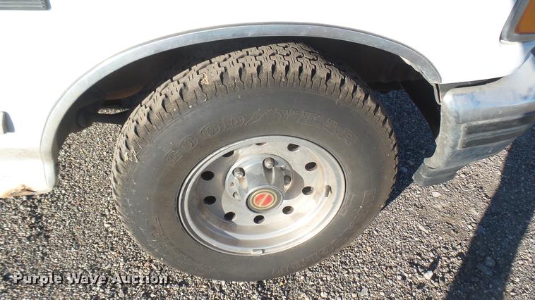 image for item DC1945 1994 Ford F150 pickup truck