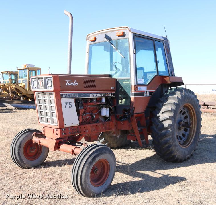image for item DC3590 1977 International Hydro 186 tractor