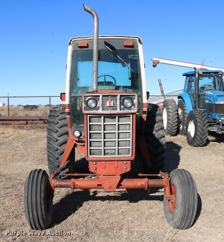 image for item DC3590 1977 International Hydro 186 tractor
