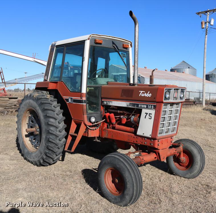 image for item DC3590 1977 International Hydro 186 tractor