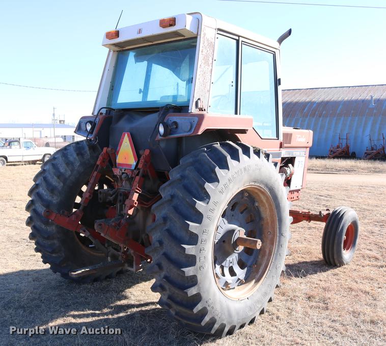 image for item DC3590 1977 International Hydro 186 tractor