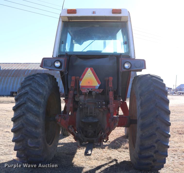 image for item DC3590 1977 International Hydro 186 tractor