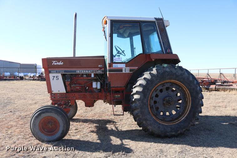 image for item DC3590 1977 International Hydro 186 tractor