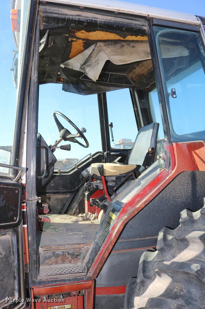 image for item DC3590 1977 International Hydro 186 tractor