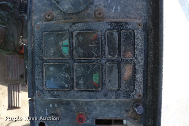 image for item DC3590 1977 International Hydro 186 tractor