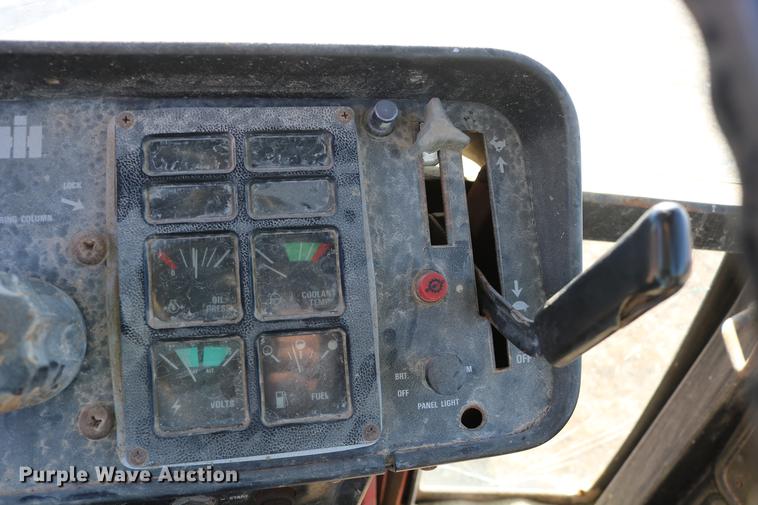 image for item DC3590 1977 International Hydro 186 tractor