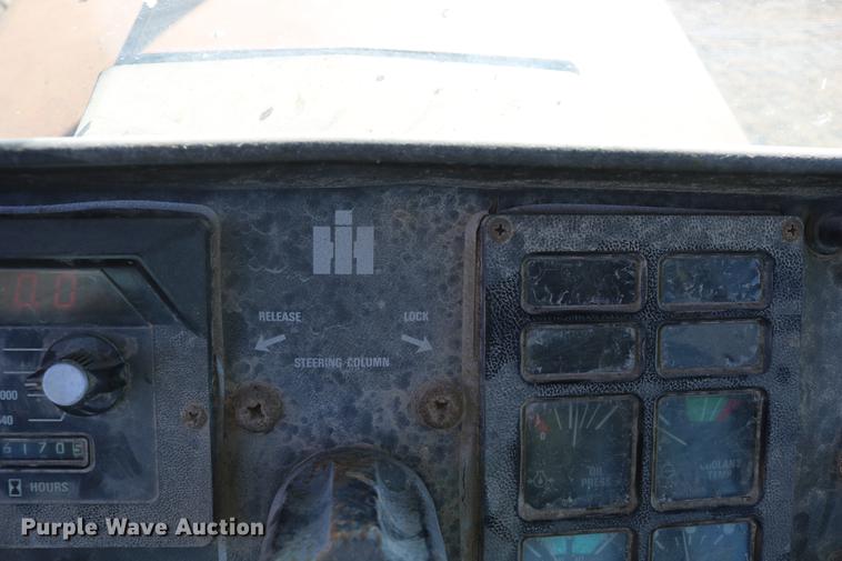 image for item DC3590 1977 International Hydro 186 tractor