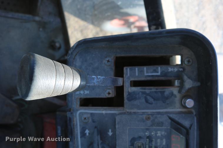 image for item DC3590 1977 International Hydro 186 tractor