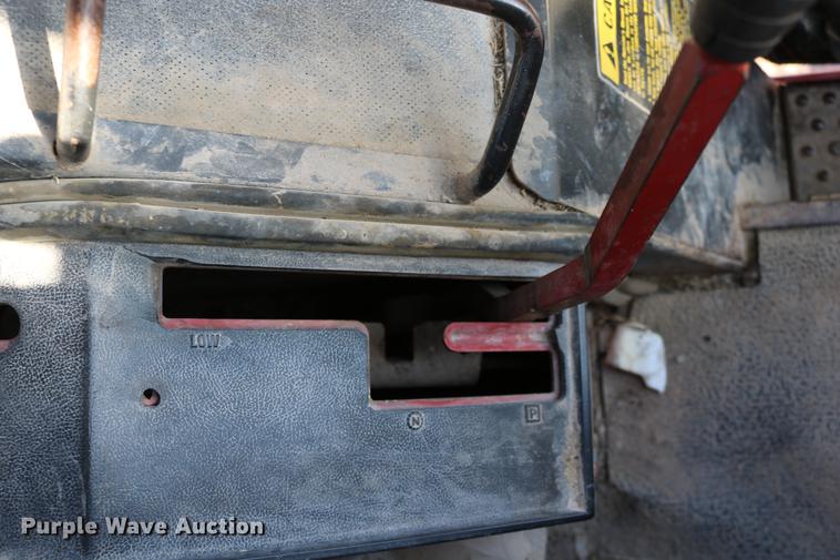 image for item DC3590 1977 International Hydro 186 tractor