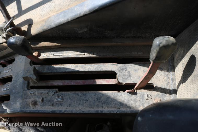 image for item DC3590 1977 International Hydro 186 tractor