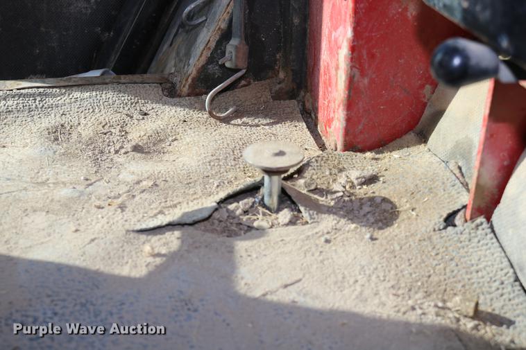 image for item DC3590 1977 International Hydro 186 tractor