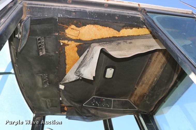 image for item DC3590 1977 International Hydro 186 tractor