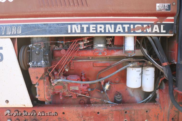 image for item DC3590 1977 International Hydro 186 tractor